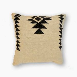 BEIGE MINIMALISTIC KILIM PILLOW
